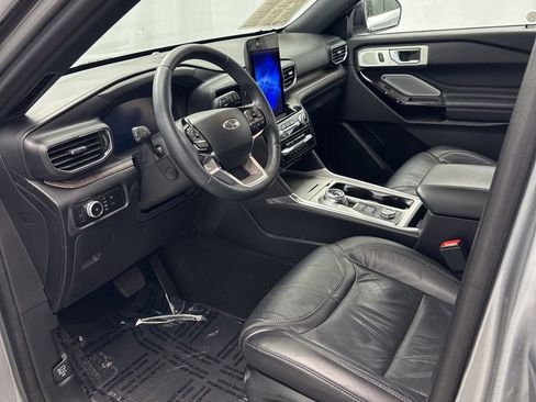 Used 2023 Ford Explorer Platinum w/ Technology Package AWD/4WD image 21