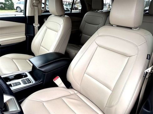 Used 2022 Ford Explorer XLT w/ Equipment Group 202A image 13