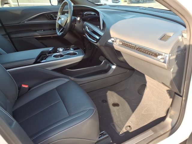 Certified 2025 Cadillac Lyriq Luxury AWD/4WD image 23