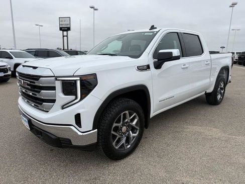 New 2026 GMC Sierra 1500 SLE image 4