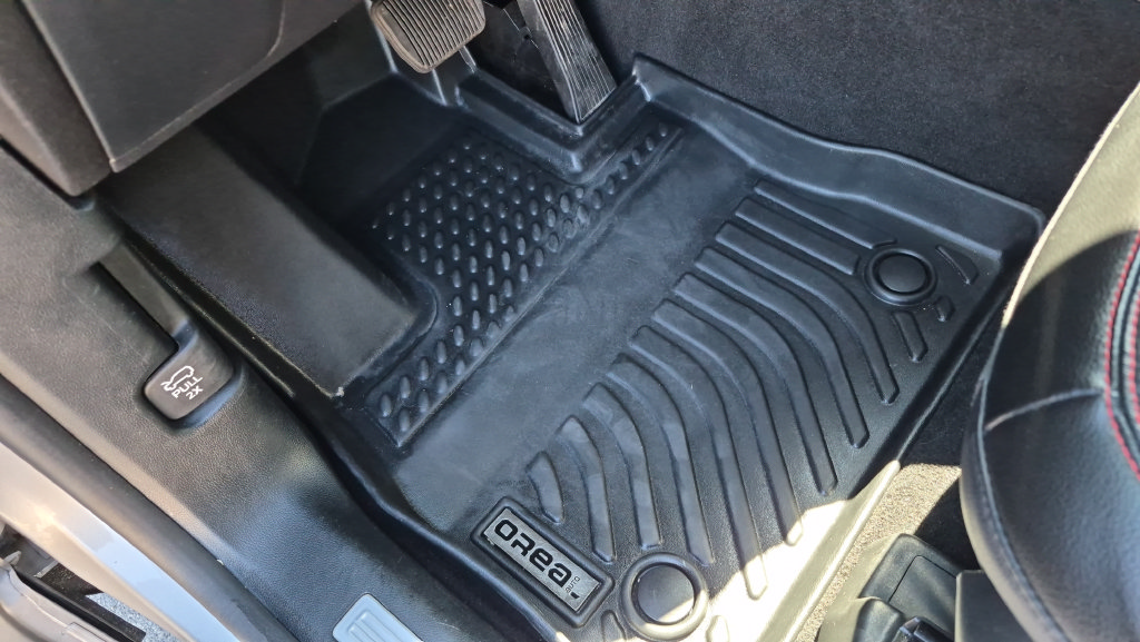 Used 2022 Ford Explorer ST-Line RWD image 13