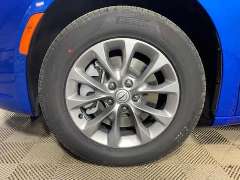 New 2026 Chrysler Pacifica Select image 8