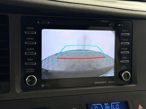 Used 2019 Toyota Sienna XLE FWD image 27
