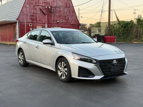 Used 2023 Nissan Altima 2.5 S FWD image 2