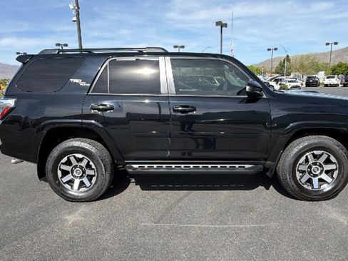 Certified 2022 Toyota 4Runner TRD Off-Road AWD/4WD image 2