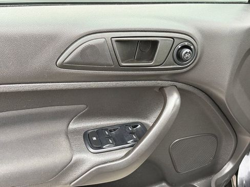 Used 2018 Ford Fiesta SE image 16