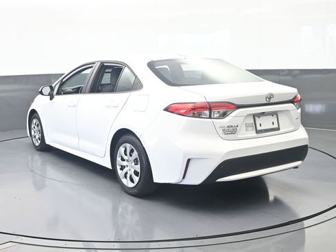 Used 2021 Toyota Corolla LE FWD image 4