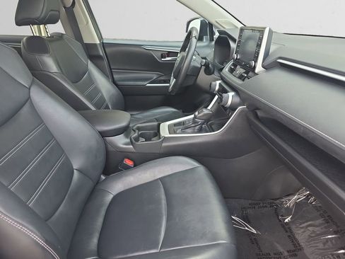 Used 2020 Toyota RAV4 XLE Premium image 17