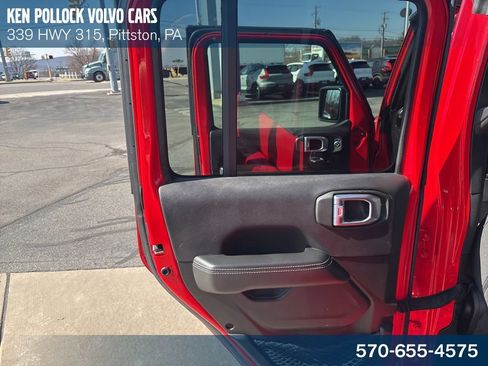 Used 2022 Jeep Wrangler Unlimited Sahara w/ Cold Weather Group AWD/4WD image 28