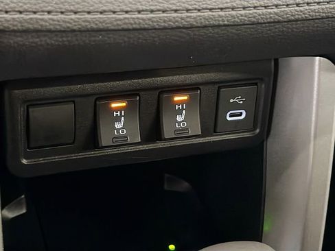 Used 2025 Toyota Corolla Cross XLE image 19