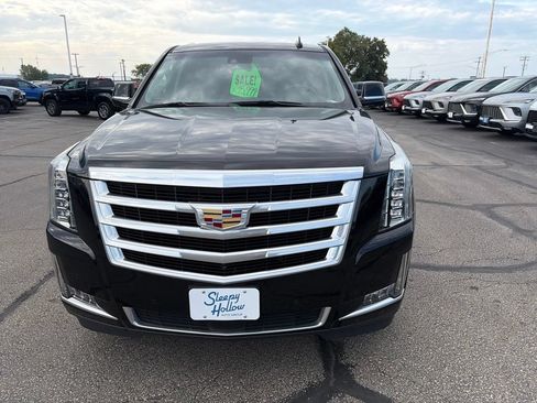 Used 2019 Cadillac Escalade Premium Luxury AWD/4WD image 2