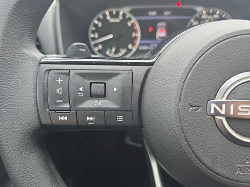 Used 2023 Nissan Rogue SV FWD image 16
