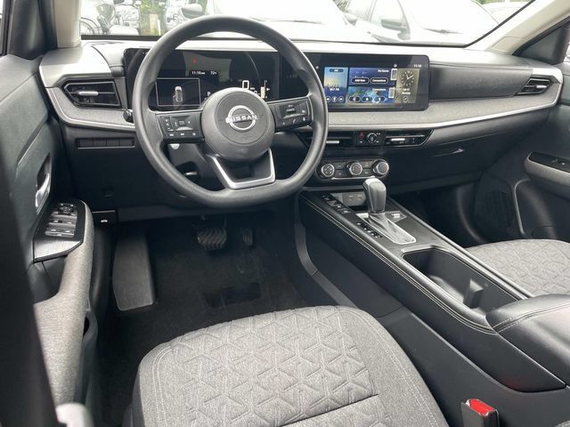 Used 2025 Nissan Kicks SV AWD/4WD image 16