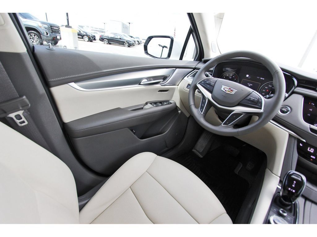 Certified 2023 Cadillac XT5 Premium Luxury w/ Technology Package FWD image 8