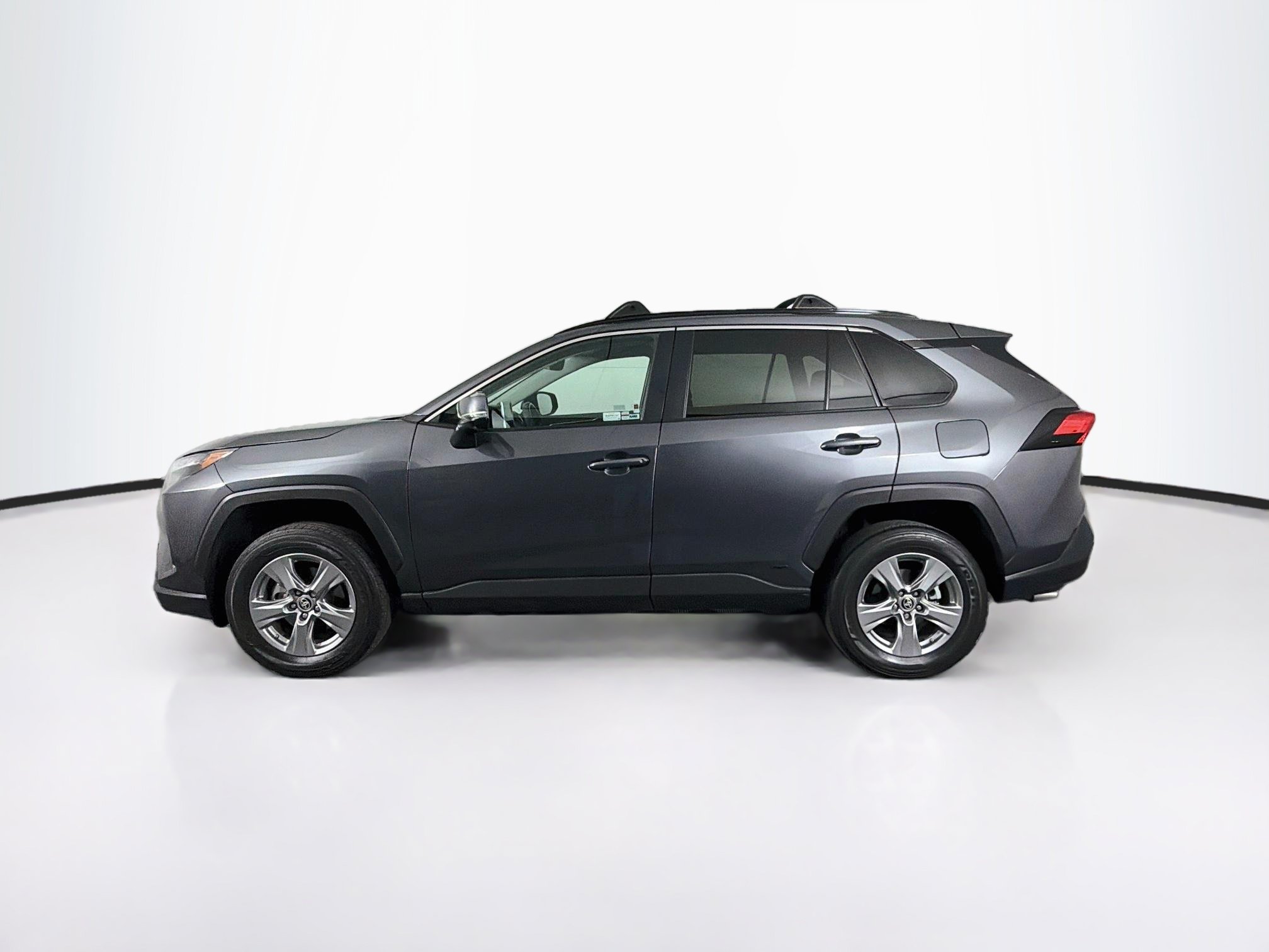 Used 2024 Toyota RAV4 LE AWD/4WD image 4