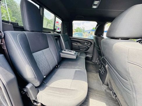 Used 2019 Nissan Titan SV w/ SV Convenience Package image 18