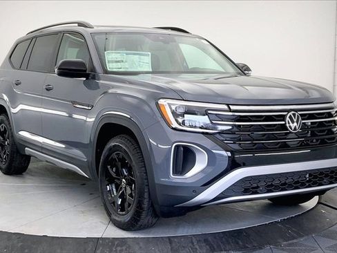 New 2026 Volkswagen Atlas Peak Edition image 1