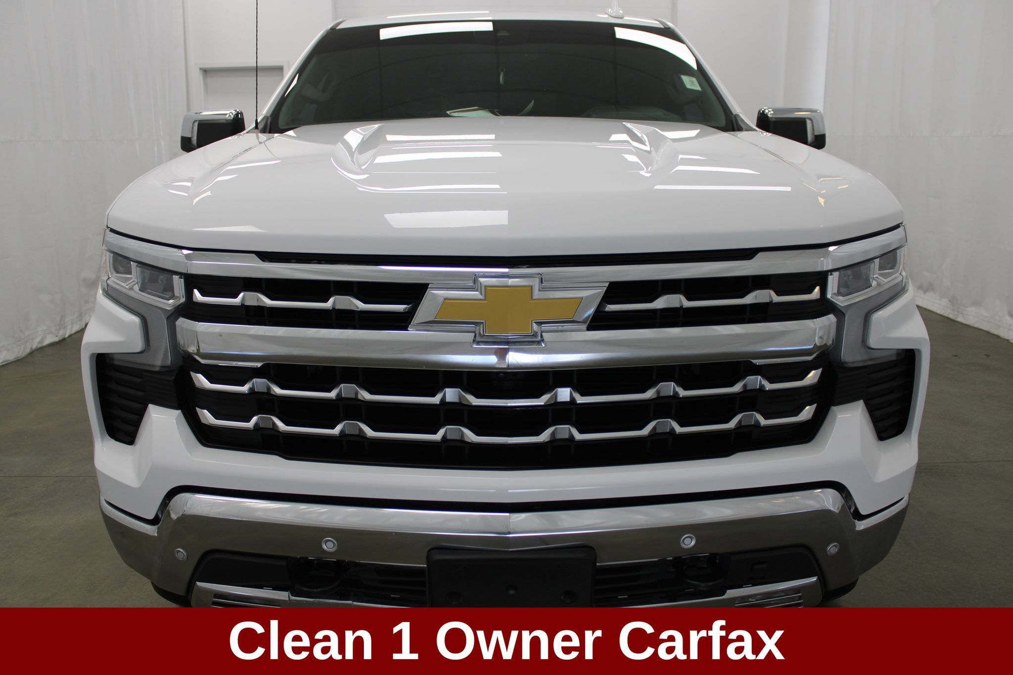 Used 2025 Chevrolet Silverado 1500 LTZ AWD/4WD image 3