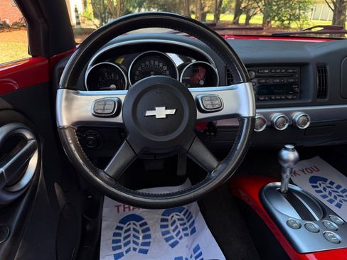 Used 2004 Chevrolet SSR w/ Preferred Equipment Group image 50