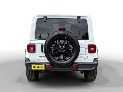Used 2025 Jeep Wrangler Unlimited Sahara AWD/4WD image 4