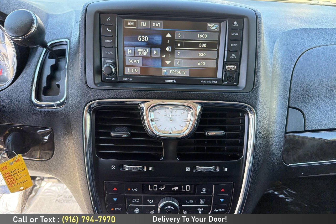 Used 2016 Chrysler Town & Country Touring w/ Driver Convenience Group FWD image 17