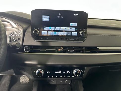 Used 2024 Mitsubishi Outlander SE Black Edition image 21