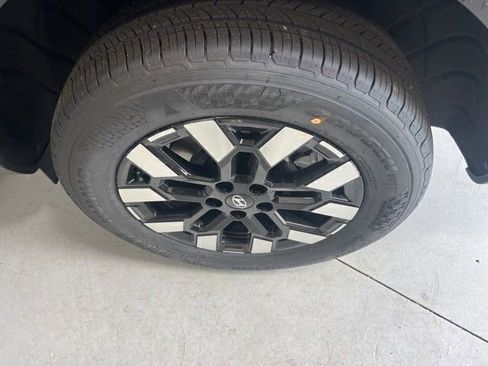 Used 2025 Hyundai Santa Cruz SEL FWD image 33