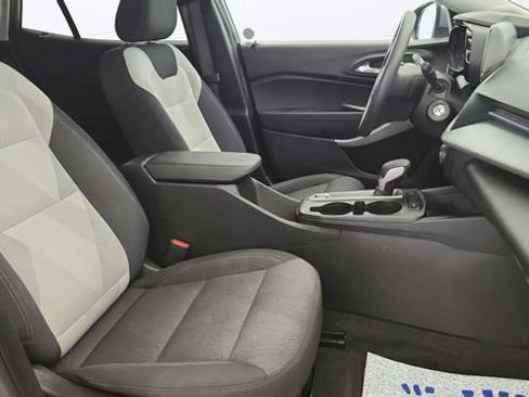Used 2024 Chevrolet Trax LS w/ LS Convenience Package FWD image 39