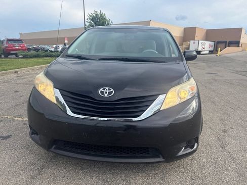 Used 2012 Toyota Sienna LE w/ Towing Pkg FWD image 14