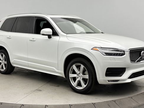 Used 2022 Volvo XC90 T5 Momentum image 3