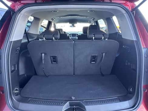 Used 2023 GMC Acadia SLE image 11