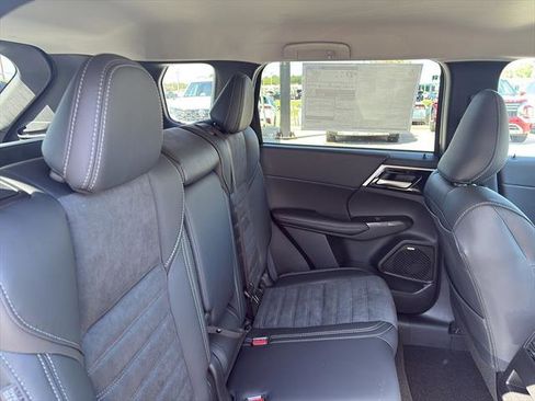 New 2025 Mitsubishi Outlander SE image 10