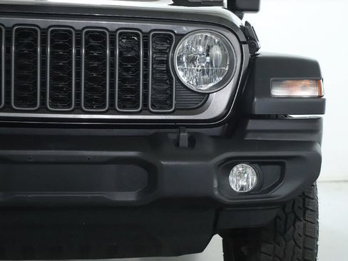 Used 2025 Jeep Wrangler Unlimited Sport AWD/4WD image 8