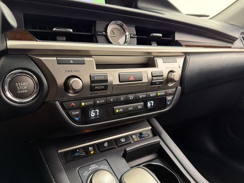 Used 2017 Lexus ES 350 w/ Luxury Package FWD image 19