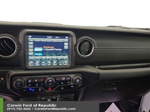 Used 2022 Jeep Wrangler Unlimited Sahara w/ Cold Weather Group image 18