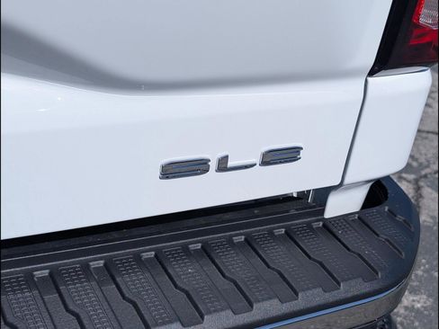 New 2026 GMC Sierra 1500 SLE w/ Preferred Package AWD/4WD image 18