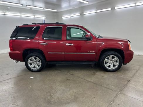 Used 2012 GMC Yukon SLT w/ SLT-2 Equipment Package AWD/4WD image 13