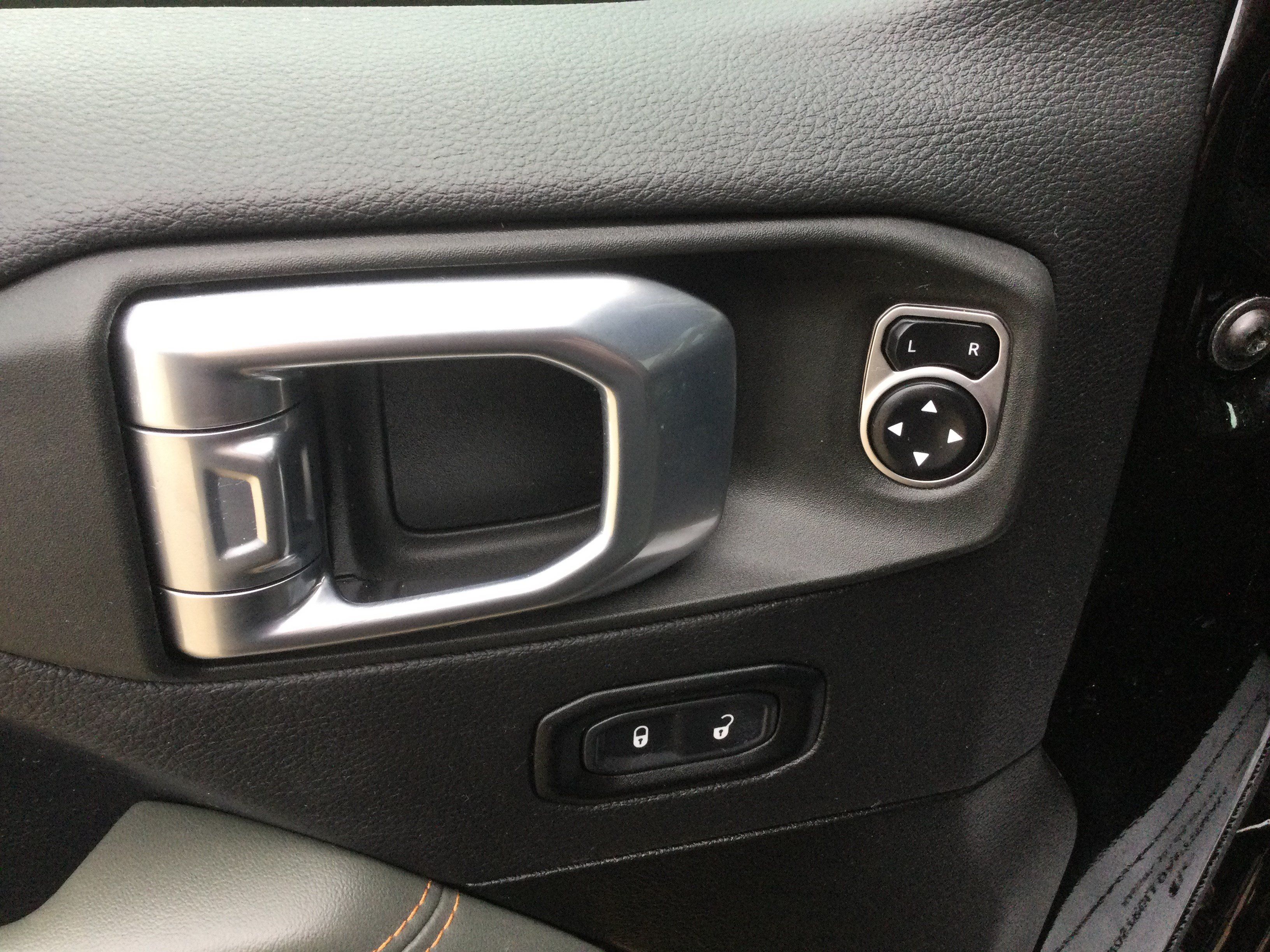 Used 2024 Jeep Gladiator Mojave w/ Technology Group AWD/4WD image 12