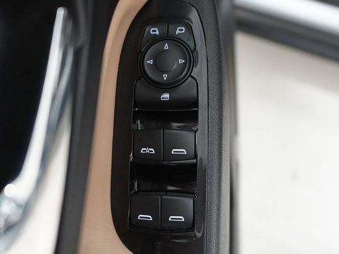 Used 2024 Chevrolet Equinox Premier FWD image 23