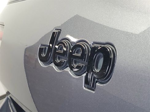 Used 2025 Jeep Grand Cherokee L Altitude image 7
