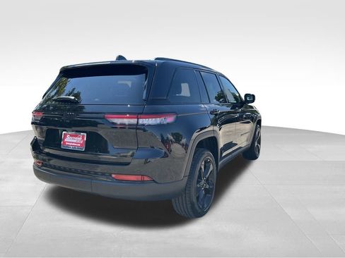 New 2025 Jeep Grand Cherokee Altitude image 6