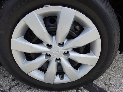 Used 2014 Toyota Corolla LE FWD image 9