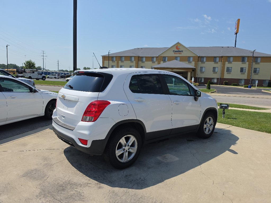 Used 2020 Chevrolet Trax LS w/ Tint and Cruise Package FWD image 5