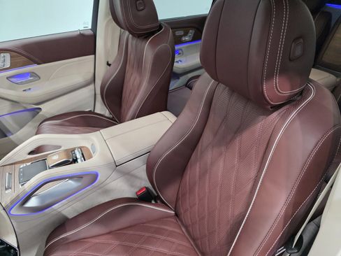 Used 2024 Mercedes-Benz Maybach GLS 600 4MATIC image 8