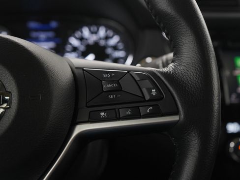 Used 2018 Nissan Rogue SL w/ Premium Package image 28