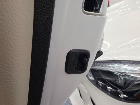 Used 2022 Honda CR-V Touring image 32