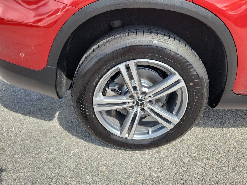Used 2021 Mercedes-Benz GLC 300 w/ Premium Package image 30