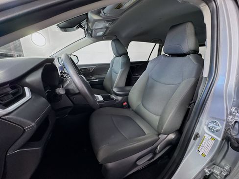 Certified 2025 Toyota RAV4 LE AWD/4WD image 16