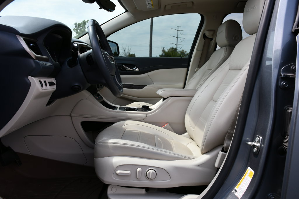Used 2021 GMC Acadia Denali w/ Denali Technology Package FWD image 15