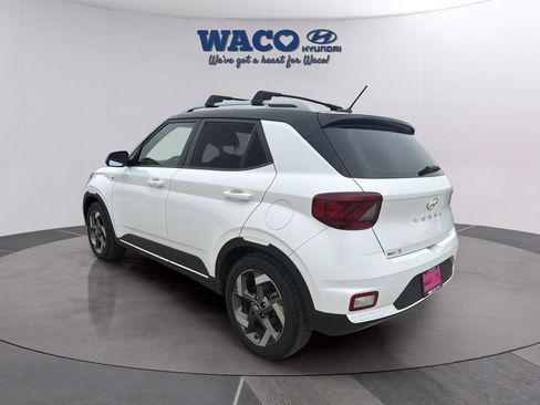 Used 2024 Hyundai Venue Limited FWD image 7